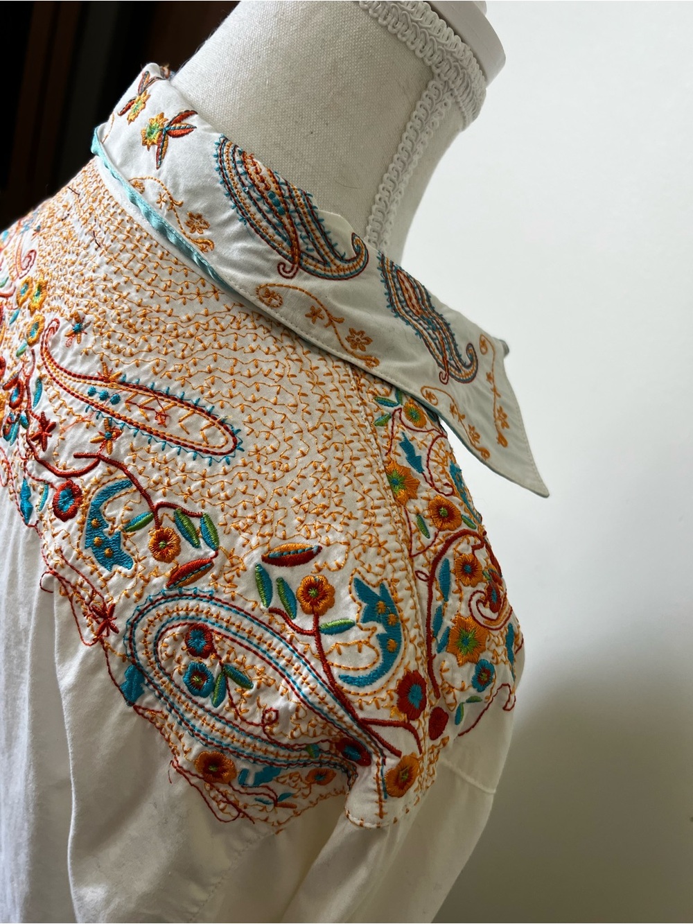 Western-Style Button-Up Blouse - Picture 9 of 13